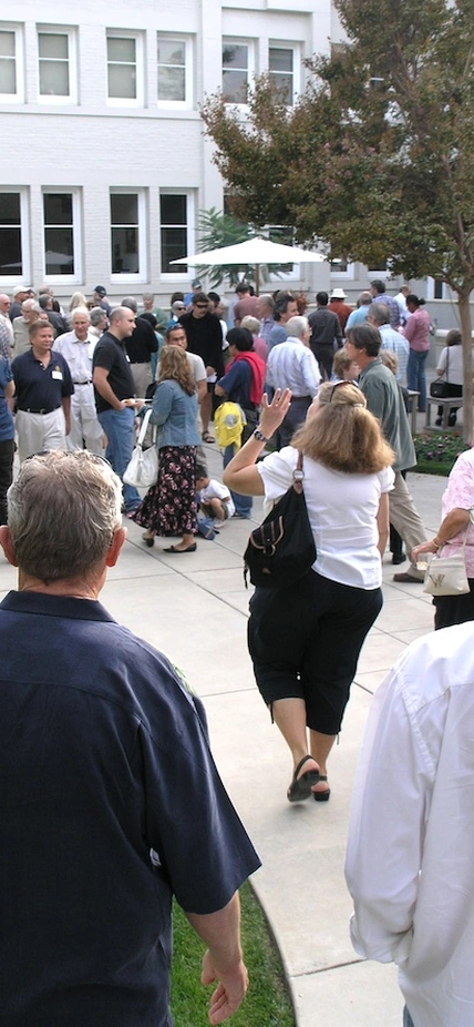 Picture of the crowd at the Observatories Open House in2007