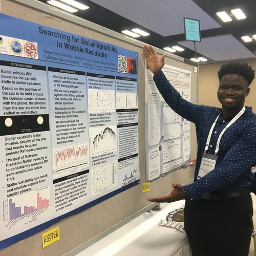 Summer student presents his work at the AAS meeting. 